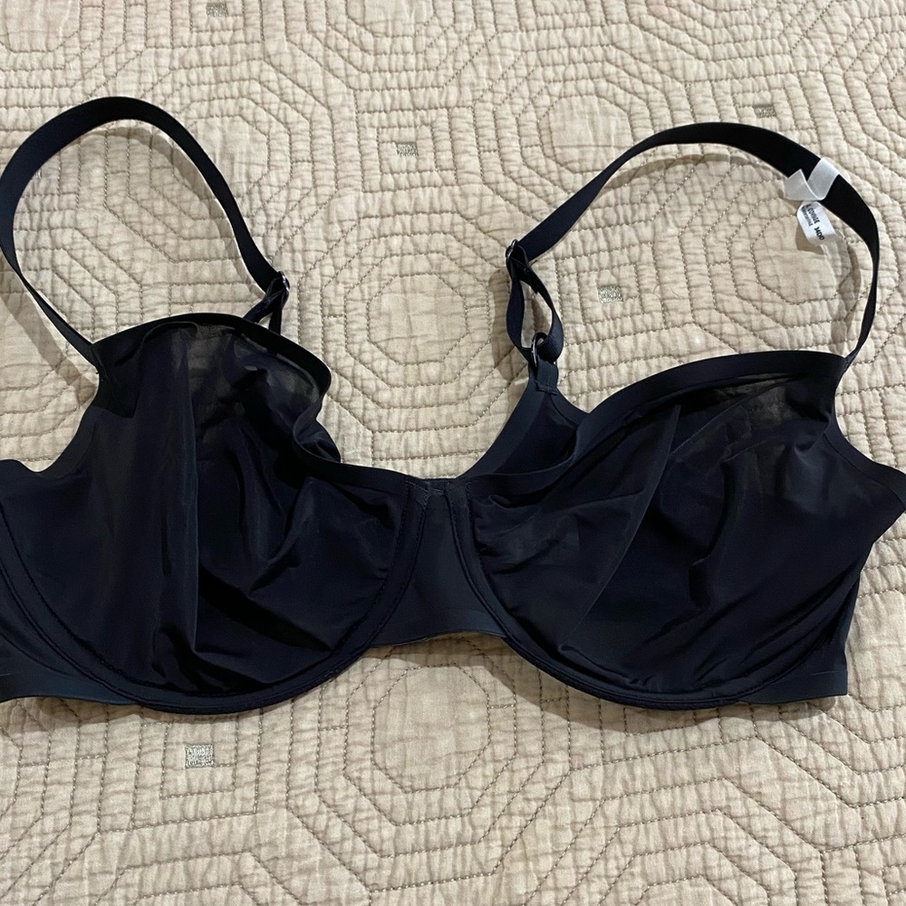 Aerie Smoothez Unlined Full Coverage
Black 34DD Underwire